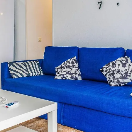 Stunning In With Outdoor Swimming Pool, Wifi And 1 Bedrooms
