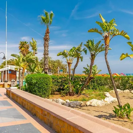 Stunning In With Outdoor Swimming Pool, Wifi And 1 Bedrooms *
