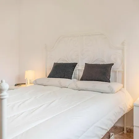 Stunning In With Outdoor Swimming Pool, Wifi And 1 Bedrooms 公寓 *