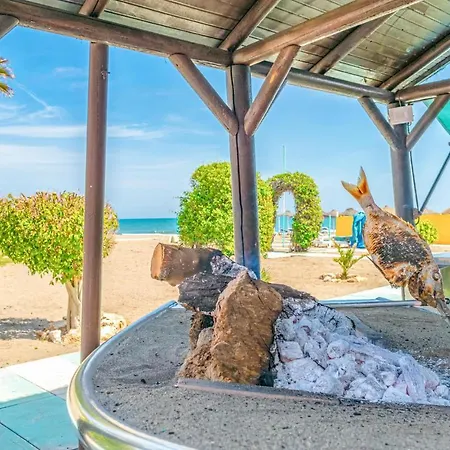 Stunning In With Outdoor Swimming Pool, Wifi And 1 Bedrooms Apartament *