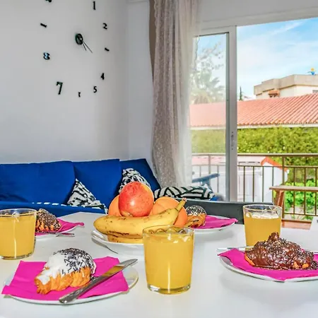Apartamento Stunning In With Outdoor Swimming Pool, Wifi And 1 Bedrooms